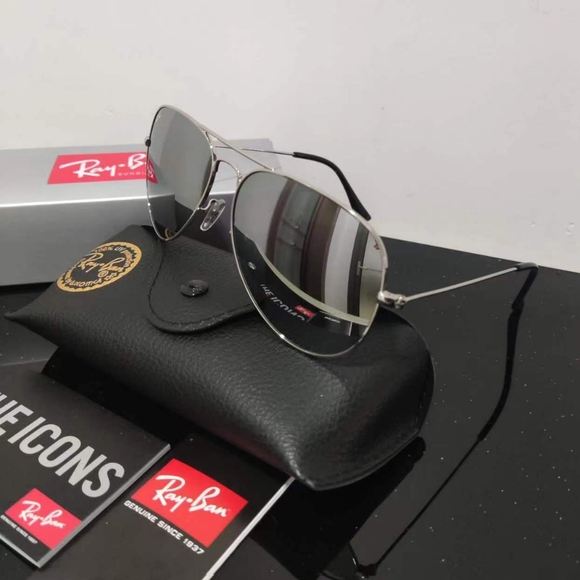 LIKE NEW RayBan Aviator RB3025 Silver Mirror Flash Ray ban Sunglasses - Picture 3 of 11